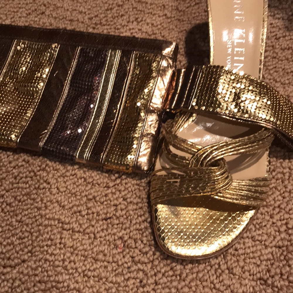 ANNE KLEIN GOLD LEATHER SANDALS AND GOLD BAG - Picture 12 of 15